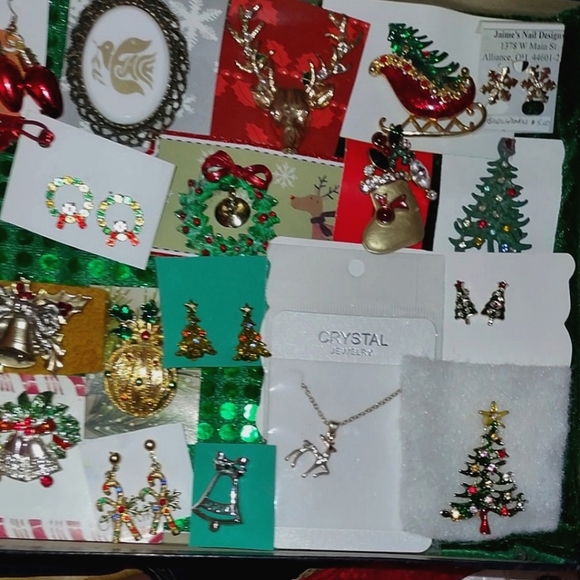 Almost Charlie Brown Christmas Tree Brooch - Picture 10 of 12